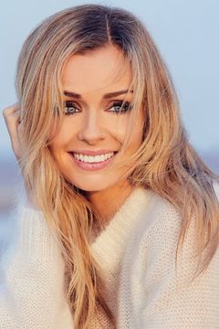 Katherine Jenkins interpreta Herself
