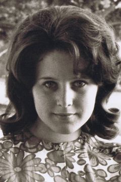 Lori Martin interpreta Nancy Bowden