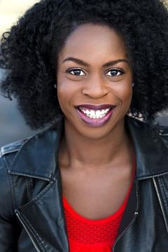 Mora Carew interpreta Party Guest