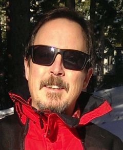 Kent W. Luttrell interpreta Ray Brower