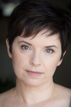 Kerith Atkinson interpreta Rita