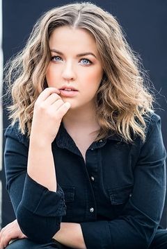 Aislinn Paul interpreta Hannah Woodall