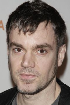 Jamie Harrold interpreta Scott