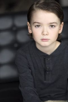 Christian Michael Cooper interpreta Dillon