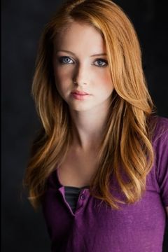 Cate Sproule interpreta Athena