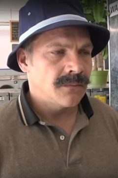 Jonathan Avildsen interpreta Snake