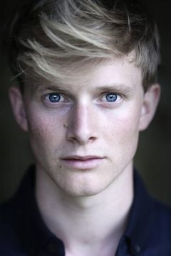 Harry Lister Smith interpreta Ben