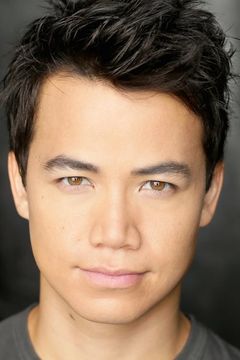 Shannon Kook interpreta Drew Thomas