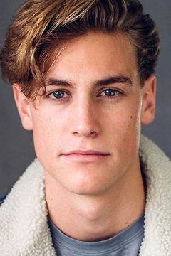 Simon Mead interpreta Nate