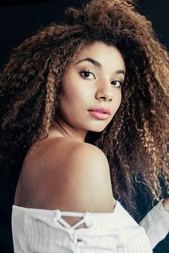 Lily Aranda interpreta Javier Villareal's daughter (uncredited)