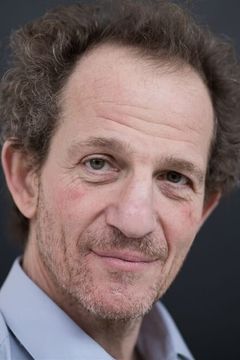 Christophe Grundmann interpreta Theo