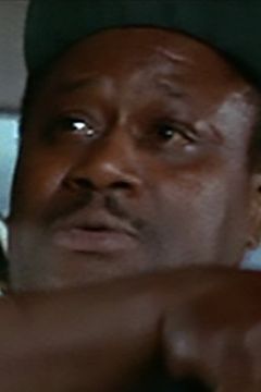 Leroy Haynes interpreta Prize boxer (uncredited)