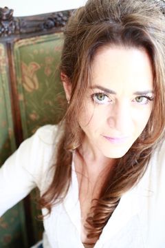 Elissa Middleton interpreta Eve