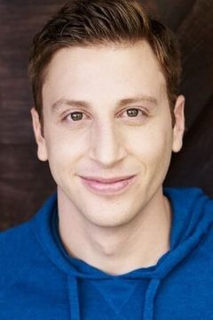 Alex Alcheh interpreta Jason A.