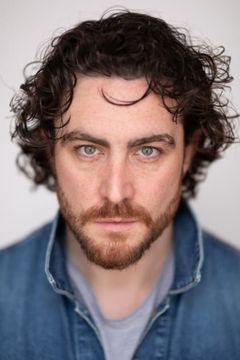 Laurence O'Fuarain interpreta Detective