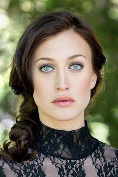 Julia Ragnarsson interpreta Inga