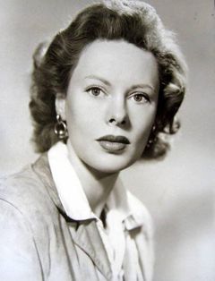 Meg Mundy interpreta Joan Rogerson