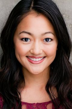Amy Okuda interpreta Julia Sasaki
