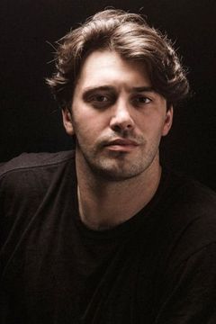 Steven DeMarco interpreta Angela's Brother