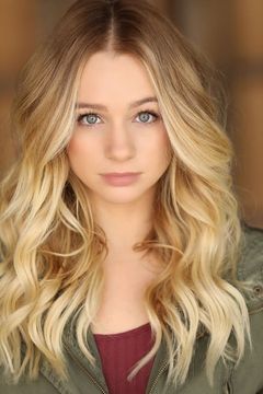 Mollee Gray interpreta Sari