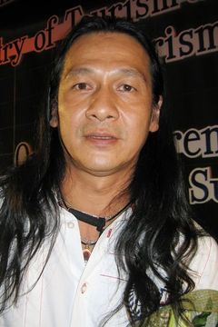 Pongpat Wachirabunjong interpreta Mongkol