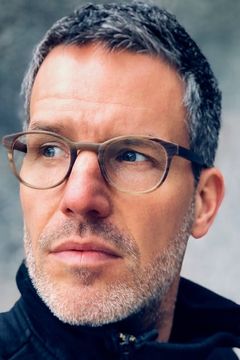 Tim Bergmann interpreta Thomas Shield