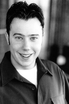 Sam Easton interpreta Frankie Cheeks