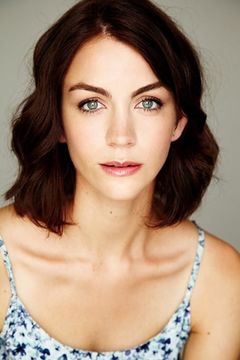 Jessica Clarke interpreta Evelyn