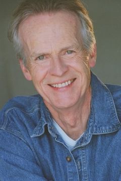 David Clennon interpreta Palmer