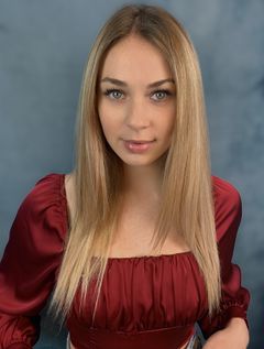 Shelby Bain interpreta Amy