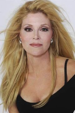 Audrey Landers interpreta Val Clarke