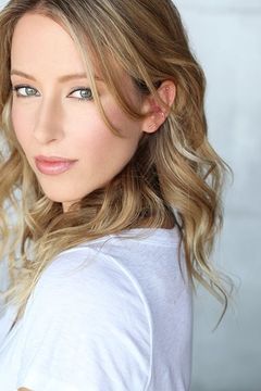 Alexis Boozer Sterling interpreta Waitress (as Alexis Sterling)