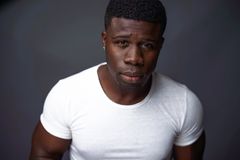 Wesley Volcy interpreta Chris