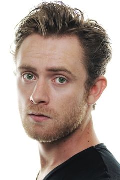Matt O'Leary interpreta Benz