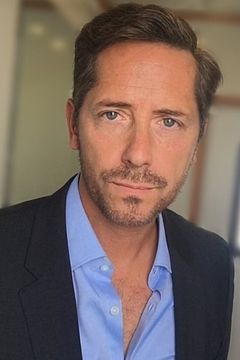 Carl Paoli interpreta Victim