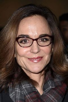 Polly Draper interpreta Rowena