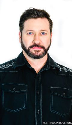Frank Powers interpreta SF Civilian