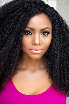Jada K. Cox interpreta Coach Kylie Harris