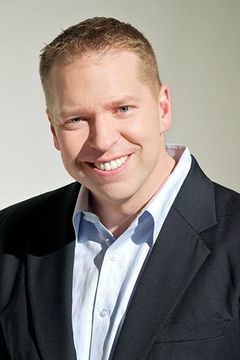 Gary Owen interpreta Mr. Carrott