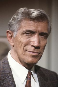 Joseph Campanella interpreta General Easton
