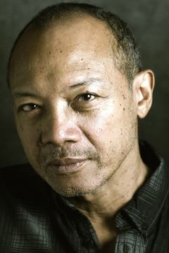 Paul Calderon interpreta Raymond Cruz