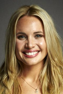 Leah Pipes interpreta Camille O'Connell