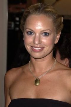 Barret Swatek interpreta Nurse