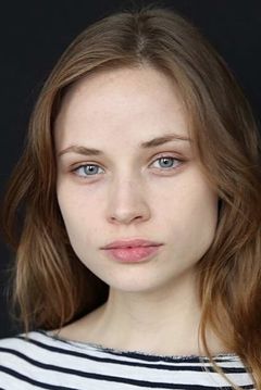 Makenzie Leigh interpreta Faison