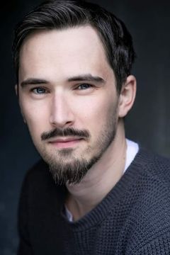 Eli Kent interpreta Lethuin