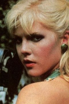 Danielle interpreta Hooker (uncredited)