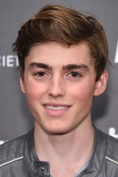 Spencer List interpreta Troy Faber