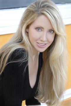Catherine Shreves interpreta Tv Reporter