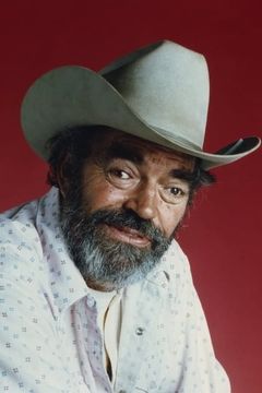 Jack Elam interpreta Ernest Scarnes