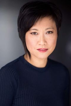 Karen Pang interpreta Hospital Reporter #8